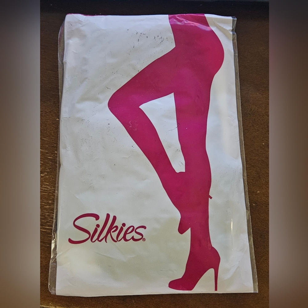Silkies Ultra Control Top Pantyhose, Silkies X-Queen Off Black Pantyhose, NIP